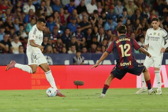 Kylian Mbappé trifft gegen Levante doppelt. Kylian Mbappé trifft gegen Levante doppelt.