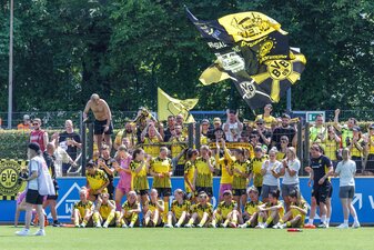 Auf die Frauen von Borussia Dortmund wartet bei ihrer Pokal-Premiere der FC Bayern München. (Archivbild) Auf die Frauen von Borussia Dortmund wartet bei ihrer Pokal-Premiere der FC Bayern München. (Archivbild)