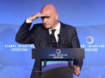 FIFA-Präsident Gianni Infantino möchte die WM gerne auf 48 Teams mit 16 Dreiergruppen aufstocken. Foto: Andy Rain
<br>dpa-infocom GmbH FIFA-Präsident Gianni Infantino möchte die WM gerne auf 48 Teams mit 16 Dreiergruppen aufstocken. Foto: Andy Rain
<br>dpa-infocom GmbH