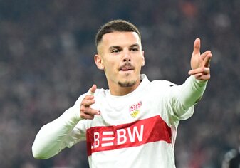 Badredine Bouanani durfte über sein Tor für den VfB Stuttgart jubeln - dank einer Vorlage von Torwart Alexander Nübel. Badredine Bouanani durfte über sein Tor für den VfB Stuttgart jubeln - dank einer Vorlage von Torwart Alexander Nübel.