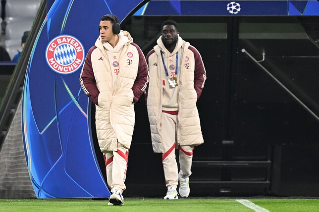 Jamal Musiala (links) und Alphonso Davies fehlen dem FC Bayern derzeit verletzt. (Archivfoto)