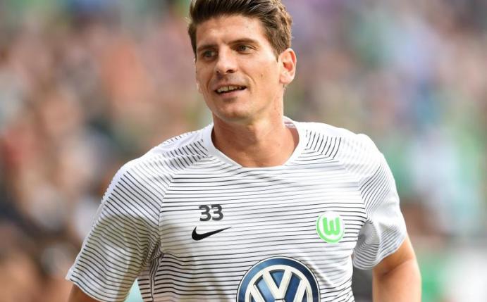 Mario Gomez kann sich vorstellen in Wolfsburg länger zu bleiben. Foto: Carmen Jaspersen