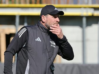 Sperre und Verspätung: Baumgart und Burke müssen zahlen Sperre und Verspätung: Baumgart und Burke müssen zahlen