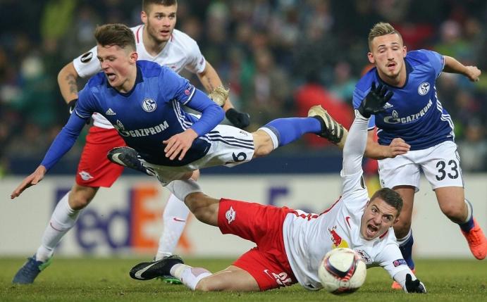 Red Bull Salzburg stoppt die Siegesserie der Schalker (Quelle: FIRO/SID)