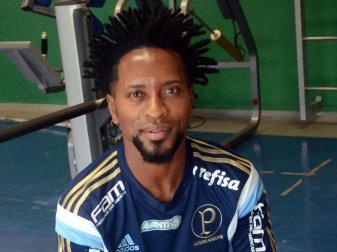 Zé Roberto hat bei dem Flugzeugabsturz einen Freund verloren. Foto: Georg Ismar
<br>dpa-infocom GmbH Zé Roberto hat bei dem Flugzeugabsturz einen Freund verloren. Foto: Georg Ismar
<br>dpa-infocom GmbH