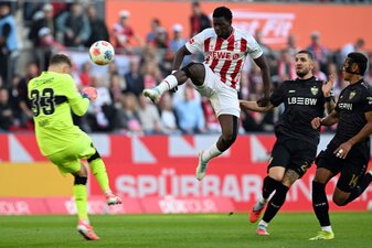 Der 1. FC Köln und der VfB Stuttgart lieferten sich ein umkämpftes Duell. Der 1. FC Köln und der VfB Stuttgart lieferten sich ein umkämpftes Duell.