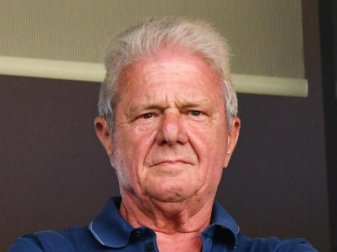 Hoffenheims Mäzen Dietmar Hopp steht beim Spiel gegen RB Leipzig auf der Tribüne. Foto: Uwe Anspach
<br>dpa-infocom GmbH Hoffenheims Mäzen Dietmar Hopp steht beim Spiel gegen RB Leipzig auf der Tribüne. Foto: Uwe Anspach
<br>dpa-infocom GmbH