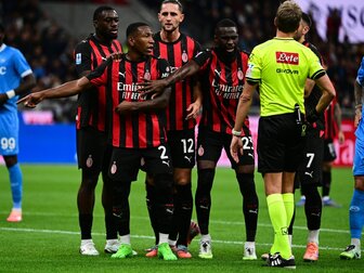 Sieg in Unterzahl: Milan stürzt Spitzenreiter Napoli Sieg in Unterzahl: Milan stürzt Spitzenreiter Napoli