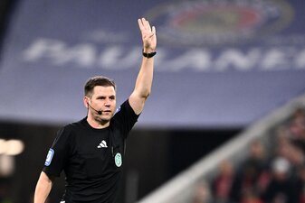 Der DFB weist die Forderung von Drittliga-Profi Klaus Gjasula nach einer Bestrafung von Schiedsrichtern energisch zurück. Der DFB weist die Forderung von Drittliga-Profi Klaus Gjasula nach einer Bestrafung von Schiedsrichtern energisch zurück.