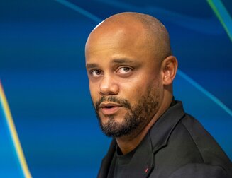 Vincent Kompany bei der Pressekonferenz in Zypern. Vincent Kompany bei der Pressekonferenz in Zypern.
