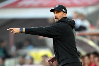 Der VfB und Trainer Sebastian Hoeneß treten am Donnerstag beim FC Basel an. (Archivbild) Der VfB und Trainer Sebastian Hoeneß treten am Donnerstag beim FC Basel an. (Archivbild)