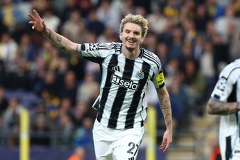 Nick Woltemade bejubelt sein erstes Tor in der Champions League. Nick Woltemade bejubelt sein erstes Tor in der Champions League.