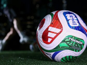 FIFA präsentiert WM-Spielball TRIONDA FIFA präsentiert WM-Spielball TRIONDA