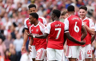 LONDON, ENGLAND - AUGUST 23: Jurrien Timber of Arsenal celebrates scoring his team's first goal with his teammates during the Premier League match between Arsenal and Leeds United at Emirates Stadium LONDON, ENGLAND - AUGUST 23: Jurrien Timber of Arsenal celebrates scoring his team's first goal with his teammates during the Premier League match between Arsenal and Leeds United at Emirates Stadium