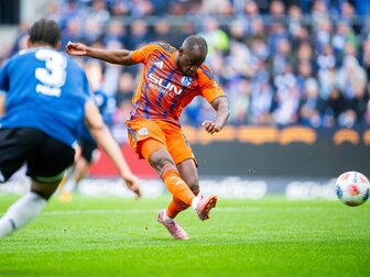 Dritter Sieg in Folge: Schalke springt auf Platz zwei Dritter Sieg in Folge: Schalke springt auf Platz zwei