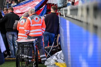 Der Heidenheimer Sieg gegen den FC Augsburg wurde von einem medizinischen Notfall überschattet. Der Heidenheimer Sieg gegen den FC Augsburg wurde von einem medizinischen Notfall überschattet.