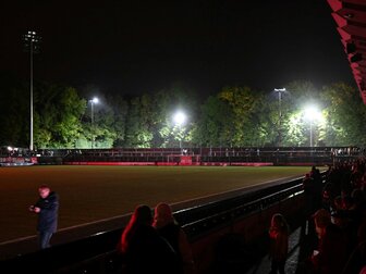 Flutlicht-Ausfall: Frauen-Derby in Köln abgebrochen Flutlicht-Ausfall: Frauen-Derby in Köln abgebrochen