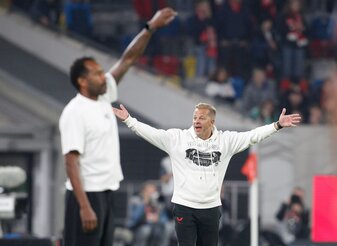 Der Ex-Kaiserslautern-Trainer Markus Anfang (r) könnte bei Fortuna Düsseldorf auf Daniel Thioune folgen. (Archivbild) Der Ex-Kaiserslautern-Trainer Markus Anfang (r) könnte bei Fortuna Düsseldorf auf Daniel Thioune folgen. (Archivbild)