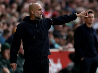 Nach Jubiläumssieg: Guardiola lädt Ferguson und Wenger ein Nach Jubiläumssieg: Guardiola lädt Ferguson und Wenger ein