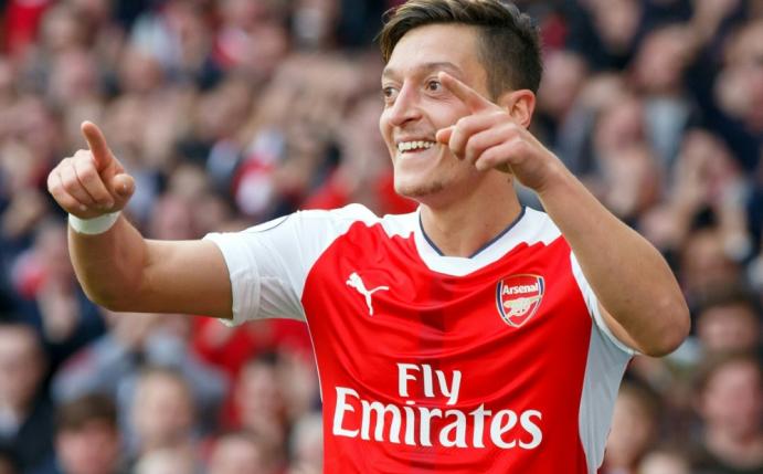 Arsenal holt sich zwischenzeitlich die Tabellenführung (Quelle: FIRO SPORTPHOTO/SID)