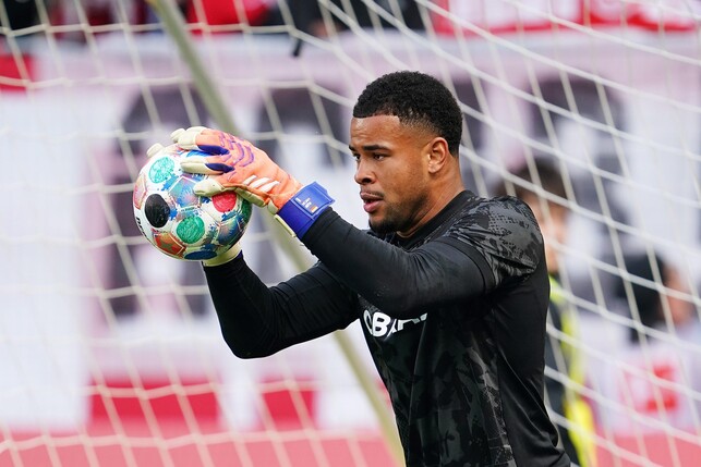FREIBURG IM BREISGAU, GERMANY - SEPTEMBER 28: Noah Atubolu of SC Freiburg warms up prior to the Bundesliga match between SC Freiburg and TSG Hoffenheim at Europa-Park Stadion on September 28, 2025 in 
