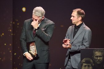 Bastian Schweinsteiger (l) zählt jetzt zu den Mitgliedern der Hall of Fame des deutschen Fußballs. Bastian Schweinsteiger (l) zählt jetzt zu den Mitgliedern der Hall of Fame des deutschen Fußballs.