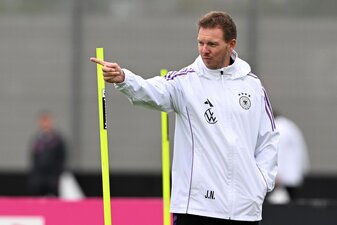 Da geht's lang zur WM: Julian Nagelsmann beim Training in Herzogenaurach. Da geht's lang zur WM: Julian Nagelsmann beim Training in Herzogenaurach.