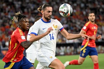 Der Franzose Adrien Rabiot (M) kritisiert den Plan für ein italienisches Ligaspiel in Australien. Der Franzose Adrien Rabiot (M) kritisiert den Plan für ein italienisches Ligaspiel in Australien.