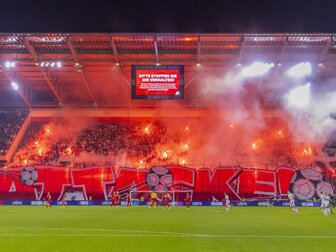 UEFA droht VfB und Freiburg mit Fan-Ausschluss UEFA droht VfB und Freiburg mit Fan-Ausschluss