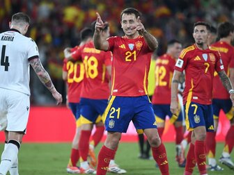 Spanien siegt locker, Kantersieg für die Türkei Spanien siegt locker, Kantersieg für die Türkei