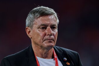 Dragan Stojkovic tritt als Serbiens Nationaltrainer zurück. Dragan Stojkovic tritt als Serbiens Nationaltrainer zurück.