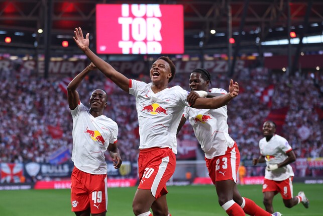 LEIPZIG, GERMANY - SEPTEMBER 20: Assan Ouedraogo of RB Leipzig celebrates scoring his team's first goal with teammates Yan Diomande (L) and Castello Lukeba (R) during the Bundesliga match between RB L