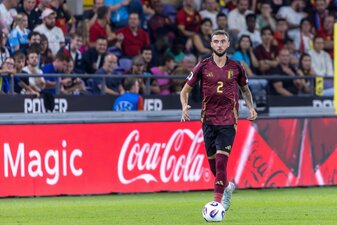 BRUSSELS, BELGIUM - SEPTEMBER 07: Zeno Debast of Belgium runs with the ball during the FIFA World Cup 2026 qualifier match between Belgium and Kazakhstan at Lotto Park on September 07, 2025 in Brussel BRUSSELS, BELGIUM - SEPTEMBER 07: Zeno Debast of Belgium runs with the ball during the FIFA World Cup 2026 qualifier match between Belgium and Kazakhstan at Lotto Park on September 07, 2025 in Brussel