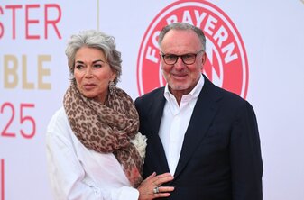 Dankte seiner Ehefrau Martina: Karl-Heinz Rummenigge. Dankte seiner Ehefrau Martina: Karl-Heinz Rummenigge.
