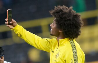 Auch Dortmunds Nationalspieler Karim Adeyemi ist in den sozialen Medien aktiv. (Archivbild) Auch Dortmunds Nationalspieler Karim Adeyemi ist in den sozialen Medien aktiv. (Archivbild)
