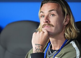 Die Debatte um Kapitän Jackson Irvine bewegt den FC St. Pauli. (Archivbild) Die Debatte um Kapitän Jackson Irvine bewegt den FC St. Pauli. (Archivbild)
