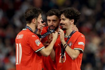 MUNICH, GERMANY - JUNE 08: Bernardo Silva, Bruno Fernandes and Vitinha of Portugal celebrate with their winners medals after the teams victory in the UEFA Nations League 2025 final match between Portu MUNICH, GERMANY - JUNE 08: Bernardo Silva, Bruno Fernandes and Vitinha of Portugal celebrate with their winners medals after the teams victory in the UEFA Nations League 2025 final match between Portu