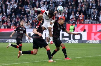 Eintracht Frankfurt Stürmer Elye Wahi (l.) ist derzeit verletzt. | Foto: Alex Grimm/Getty Images Eintracht Frankfurt Stürmer Elye Wahi (l.) ist derzeit verletzt. | Foto: Alex Grimm/Getty Images