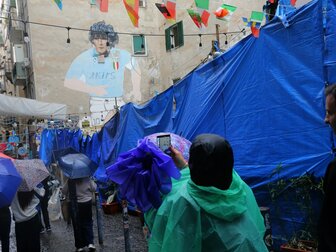 Maradona-Wandbild in Neapel bei Händlerprotest verhüllt Maradona-Wandbild in Neapel bei Händlerprotest verhüllt