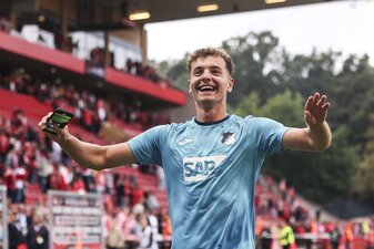 BERLIN, GERMANY - SEPTEMBER 13: Fisnik Asllani of TSG Hoffenheim shows appreciation to the fans after the Bundesliga match between 1. FC Union Berlin and TSG Hoffenheim at Stadion An der Alten Foerste BERLIN, GERMANY - SEPTEMBER 13: Fisnik Asllani of TSG Hoffenheim shows appreciation to the fans after the Bundesliga match between 1. FC Union Berlin and TSG Hoffenheim at Stadion An der Alten Foerste
