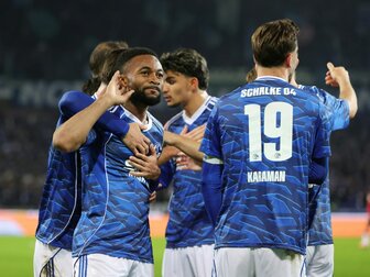 Doppelpacker Sylla schießt Schalke an die Tabellenspitze Doppelpacker Sylla schießt Schalke an die Tabellenspitze