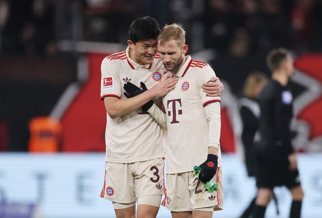 LEVERKUSEN, GERMANY - FEBRUARY 15: Kim Min-Jae and Konrad Laimer of Bayern Munich (L-R) embrace after 0-0 fraw following the Bundesliga match between Bayer 04 Leverkusen and FC Bayern München at BayA