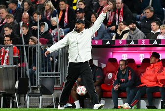 «Ein sehr wichtiges Spiel für den Trainer.» Vincent Kompany in Aktion am Spielfeldrand. «Ein sehr wichtiges Spiel für den Trainer.» Vincent Kompany in Aktion am Spielfeldrand.