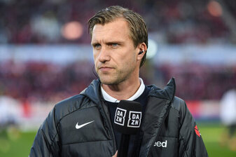 MAINZ, GERMANY - NOVEMBER 13: Markus Kroesche, Manager Sports of Frankfurt prior the Bundesliga match between 1. FSV Mainz 05 and Eintracht Frankfurt at MEWA Arena on November 13, 2022 in Mainz, Germa MAINZ, GERMANY - NOVEMBER 13: Markus Kroesche, Manager Sports of Frankfurt prior the Bundesliga match between 1. FSV Mainz 05 and Eintracht Frankfurt at MEWA Arena on November 13, 2022 in Mainz, Germa