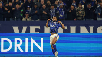 Wieder kein Gegentor: Schalke springt an die Spitze Wieder kein Gegentor: Schalke springt an die Spitze