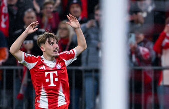 Darf er wieder spielen - und jubeln? Bayern-Talent Lennart Karl. Darf er wieder spielen - und jubeln? Bayern-Talent Lennart Karl.