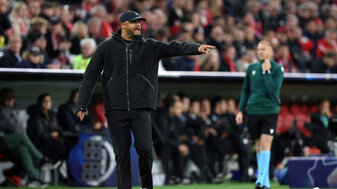 Bayern im Stau: Duell in Gladbach startet verspätet Bayern im Stau: Duell in Gladbach startet verspätet