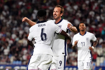 England-Nationalspieler Marc Guehi und Harry Kane: Spielen die beiden bald auch bei den Bayern zusammen? England-Nationalspieler Marc Guehi und Harry Kane: Spielen die beiden bald auch bei den Bayern zusammen?