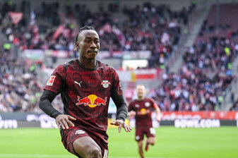 Der 18-jährige Yan Diamonde jubelt nach seinem ersten Bundesliga-Tor. Der 18-jährige Yan Diamonde jubelt nach seinem ersten Bundesliga-Tor.