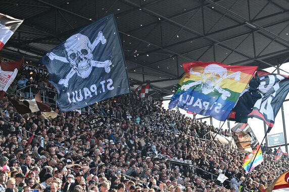 Der FC St. Pauli spielt am Wochenende in Frankfurt.